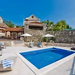 Kate -with Private Pool And Bbq Brusje