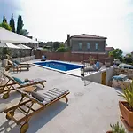 Kate -with Private Pool And Bbq