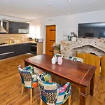 Kate -with Private Pool And Bbq Villa *