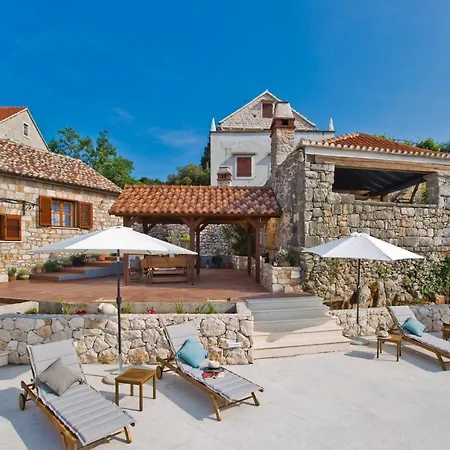Kate -with Private Pool And Bbq *