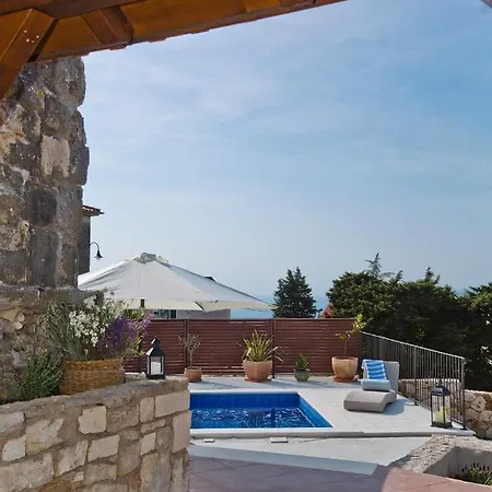 Kate -with Private Pool And Bbq