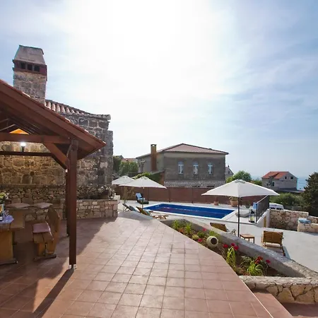 Kate -with Private Pool And Bbq Brusje