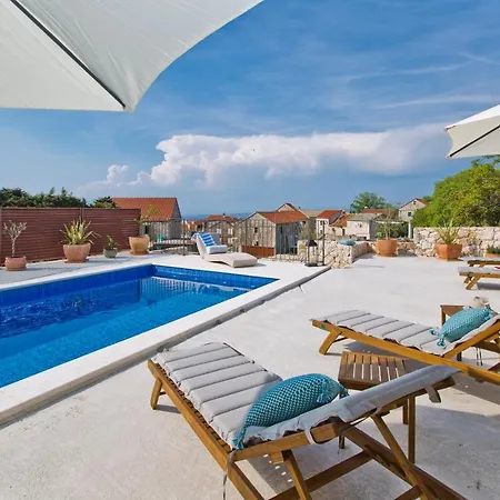 Kate -with Private Pool And Bbq *