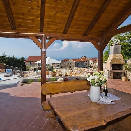 Kate -with Private Pool And Bbq Villa