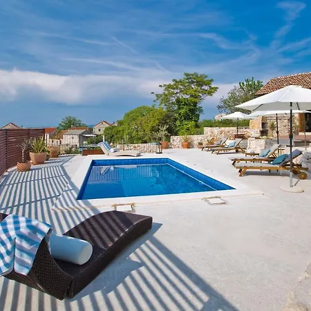 Kate -with Private Pool And Bbq Brusje