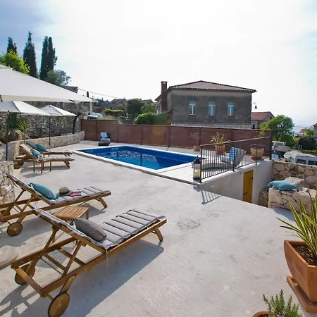 Kate -with Private Pool And Bbq