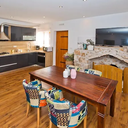 Kate -with Private Pool And Bbq Villa *