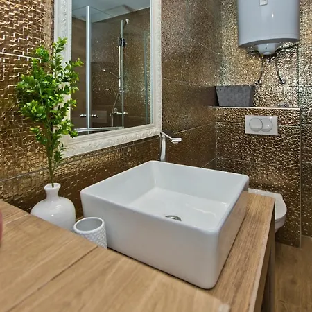 Kate -with Private Pool And Bbq