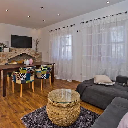 Kate -with Private Pool And Bbq * Brusje