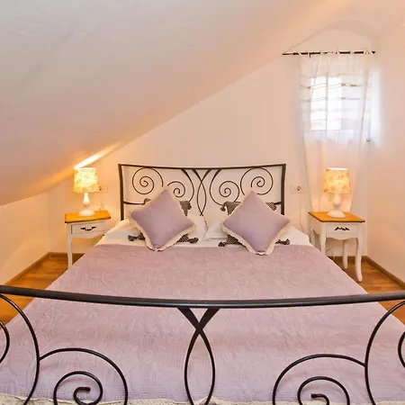 Kate -with Private Pool And Bbq * Brusje